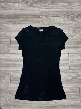 Zenana Outfitters Black V-Neck Short Sleeve Tee